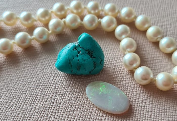 Frail materials: Pearls, turquoise and opals